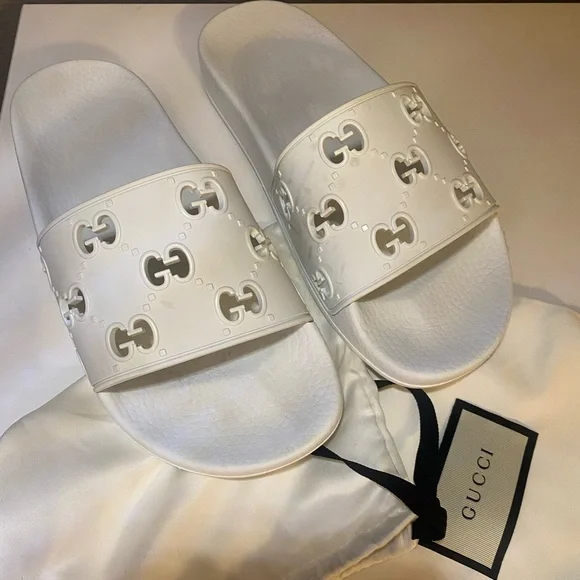 GUCCI Womens Rubber GG White Slides - Picture 2 of 11